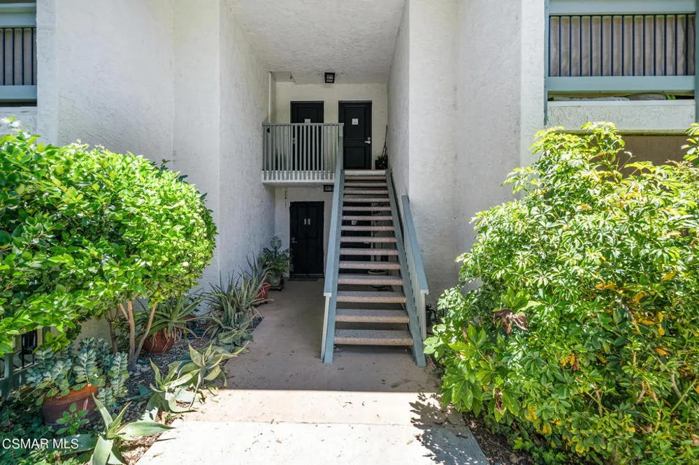 23663 Park Capri #144 Calabasas, CA 91302