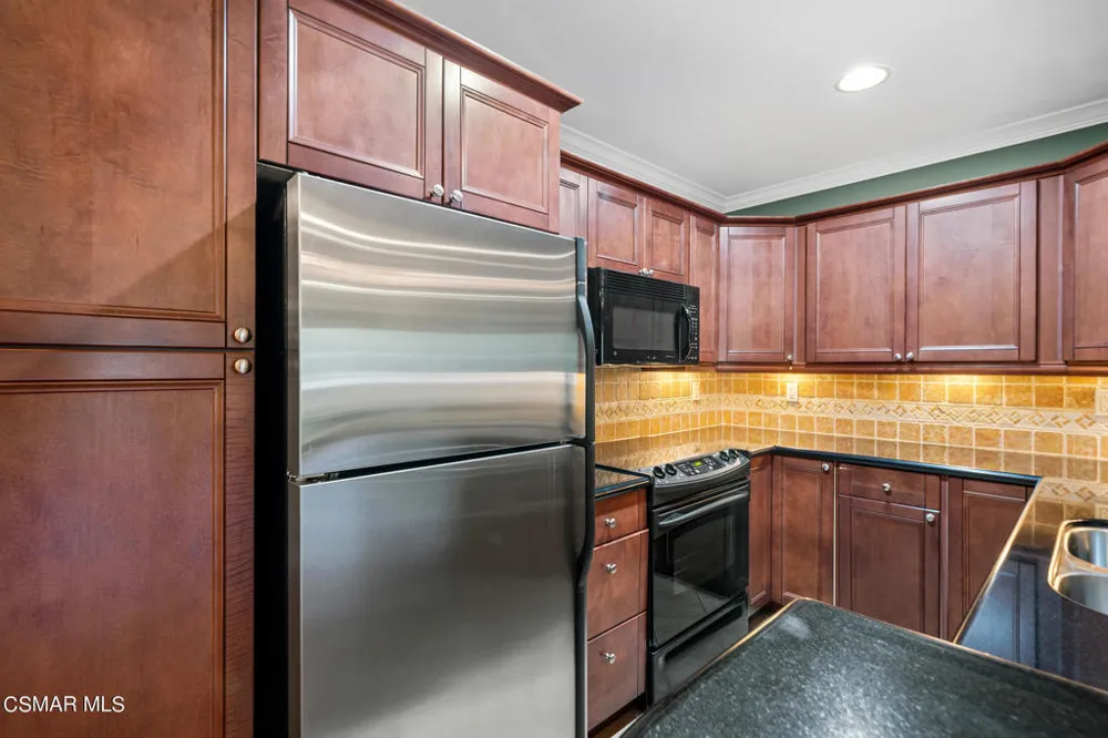 23663 Park Capri #144 Calabasas, CA 91302
