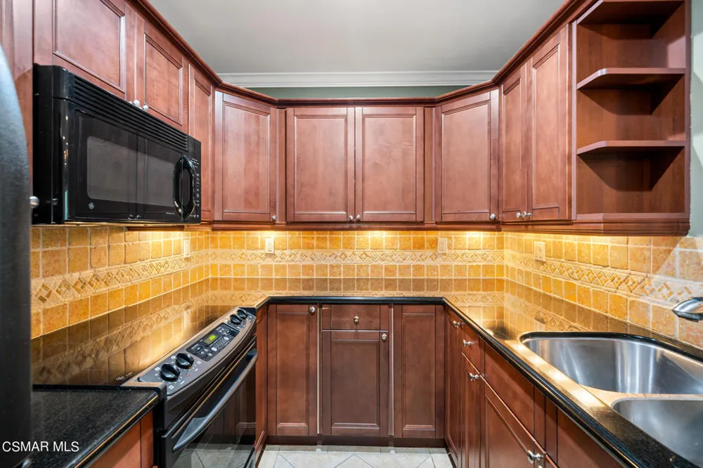 23663 Park Capri #144 Calabasas, CA 91302