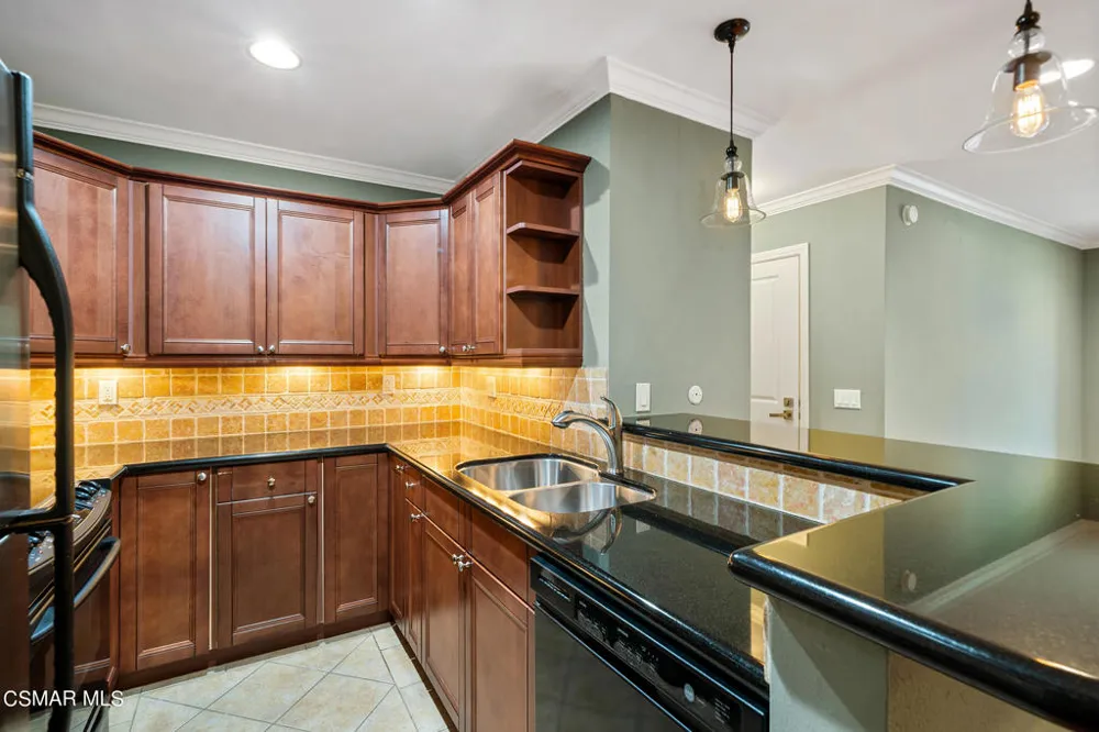 23663 Park Capri #144 Calabasas, CA 91302
