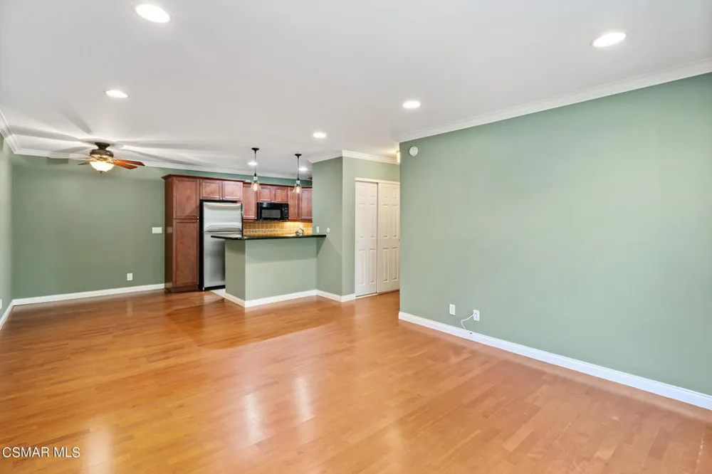 23663 Park Capri #144 Calabasas, CA 91302