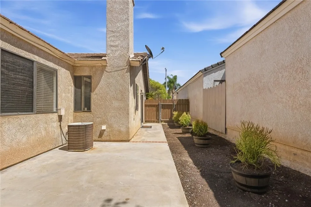 27905 Hillpointe Drive Menifee, CA 92585