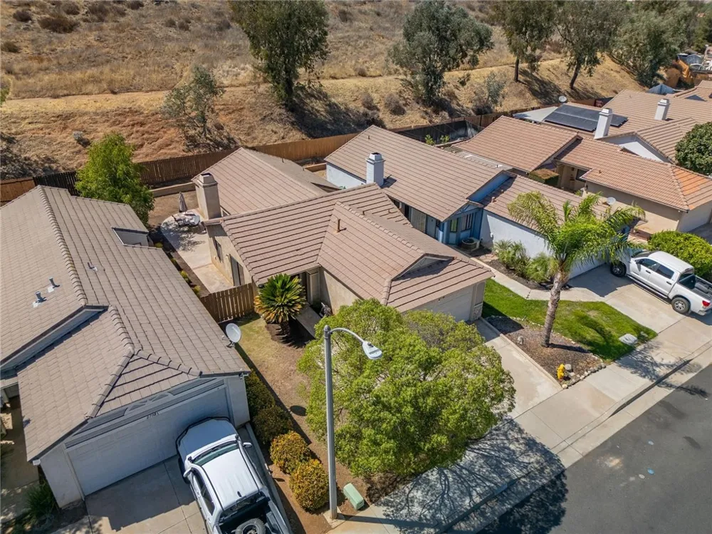 27905 Hillpointe Drive Menifee, CA 92585