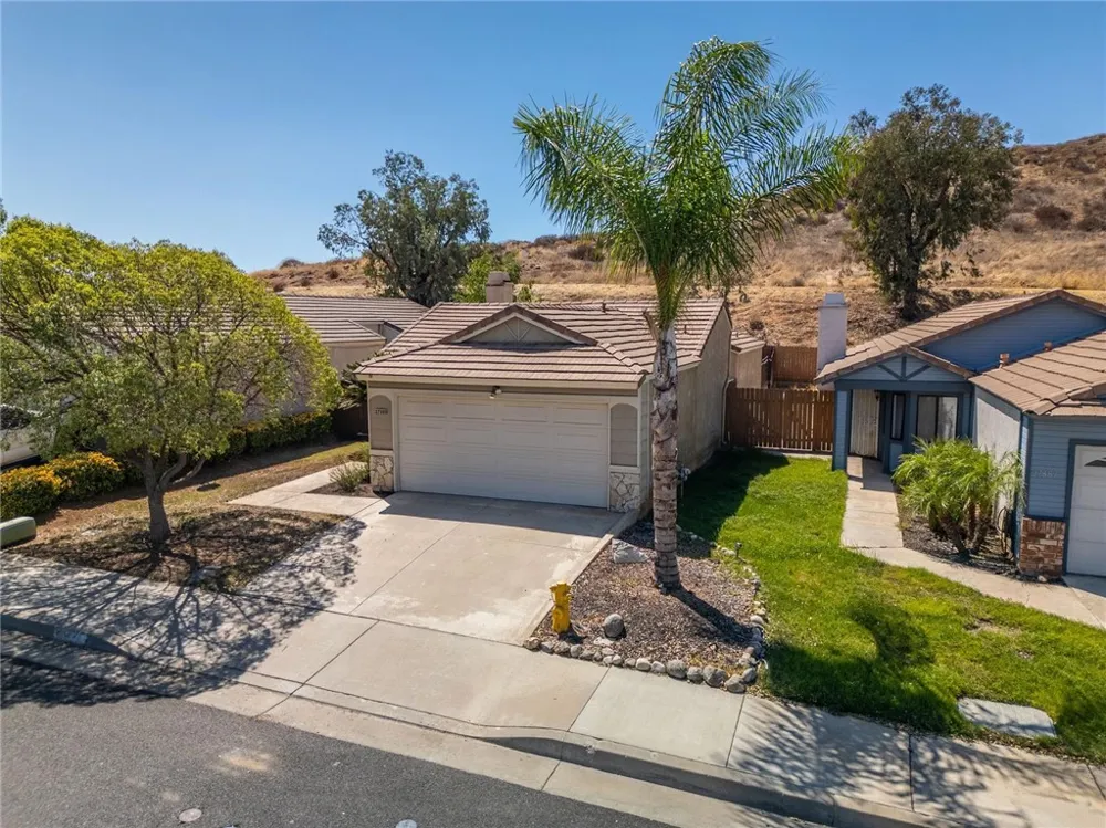 27905 Hillpointe Drive Menifee, CA 92585