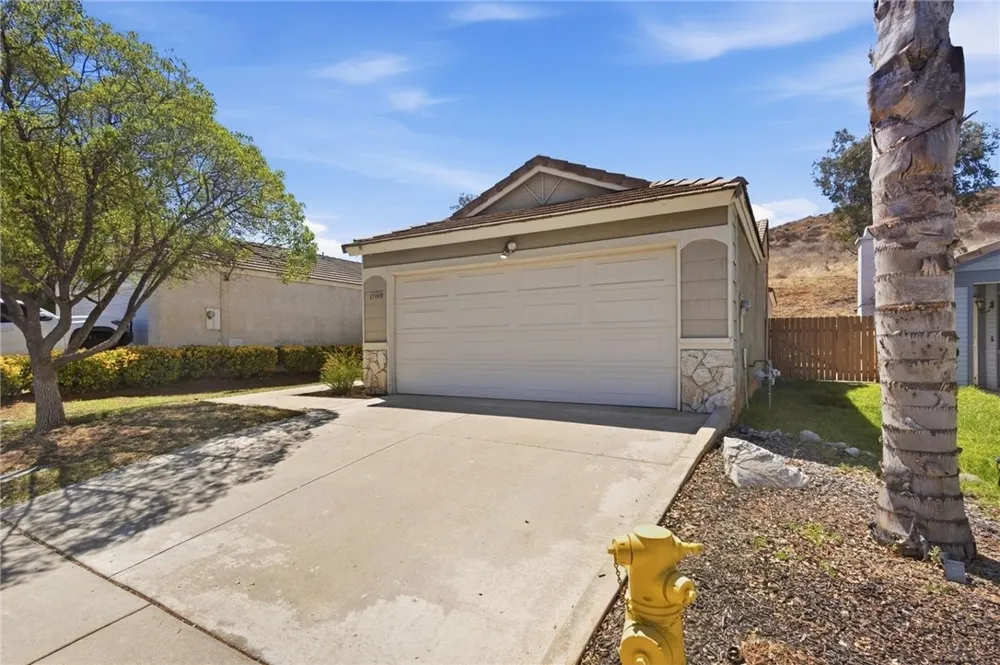 27905 Hillpointe Drive Menifee, CA 92585