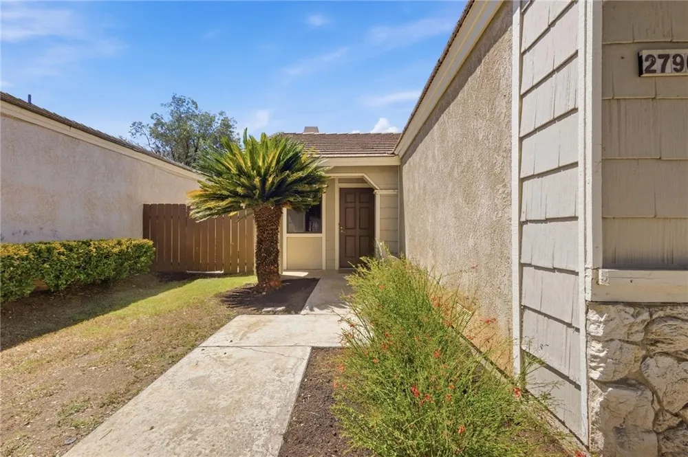 27905 Hillpointe Drive Menifee, CA 92585