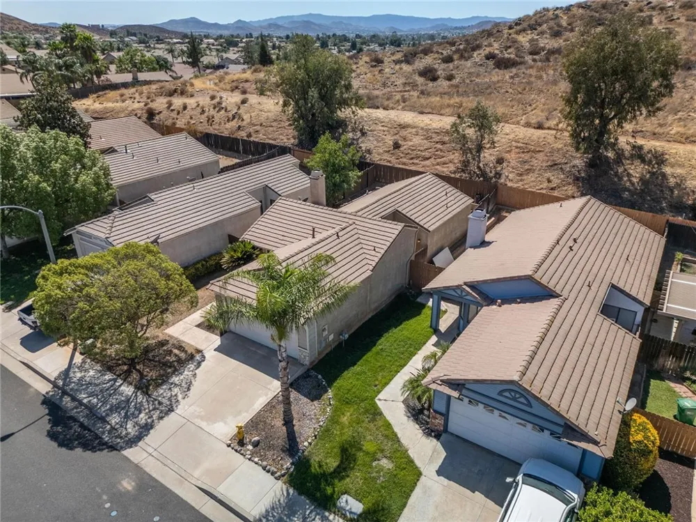 27905 Hillpointe Drive Menifee, CA 92585