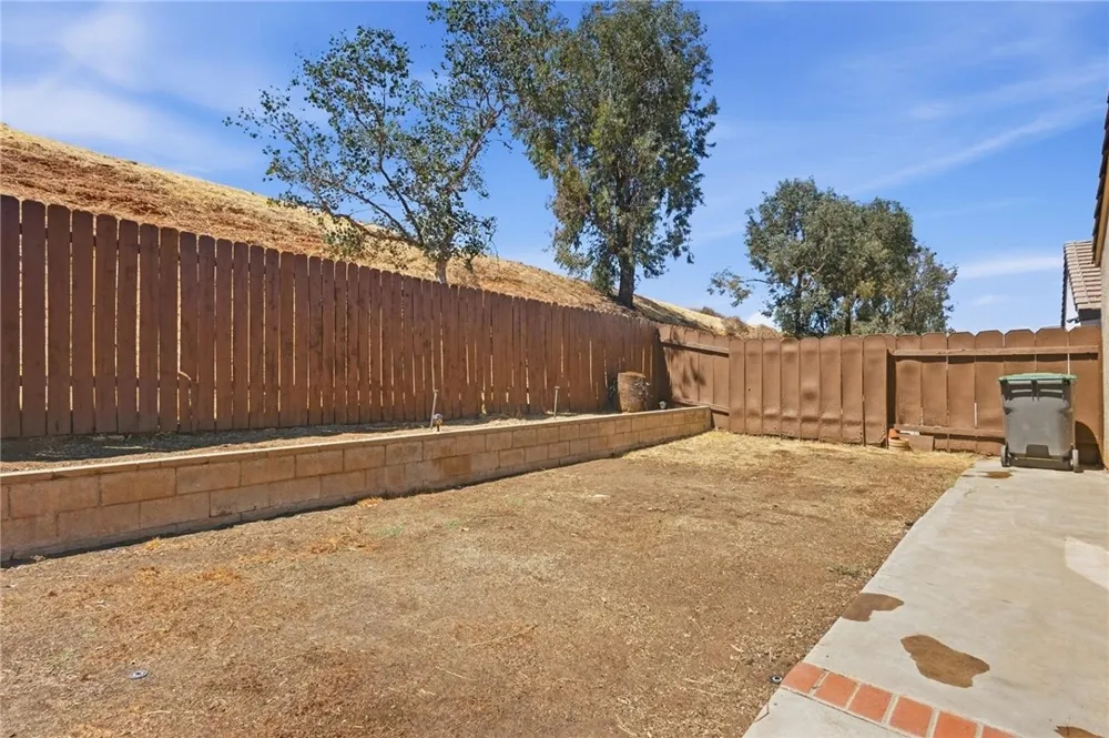 27905 Hillpointe Drive Menifee, CA 92585