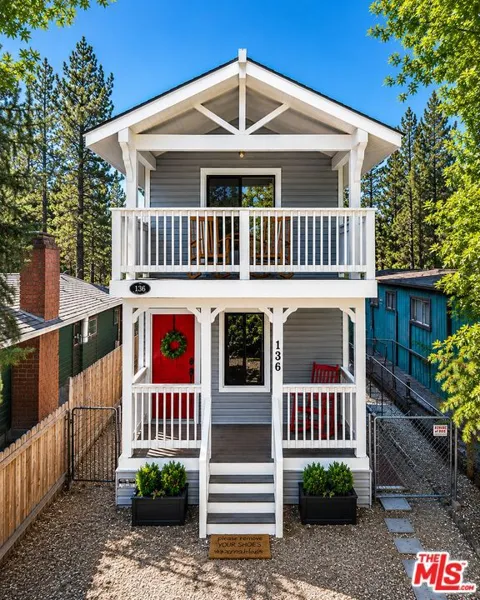 136 E Mountain View Boulevard