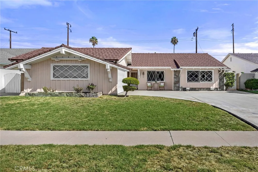 341 E Parkwood Ave La Habra, CA 90631