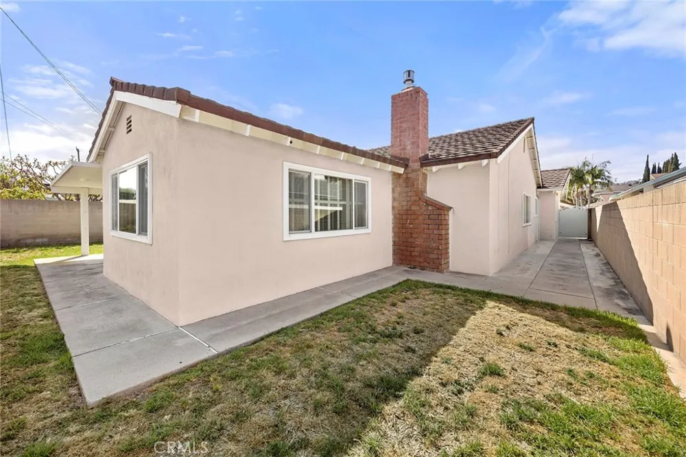 341 E Parkwood Ave La Habra, CA 90631