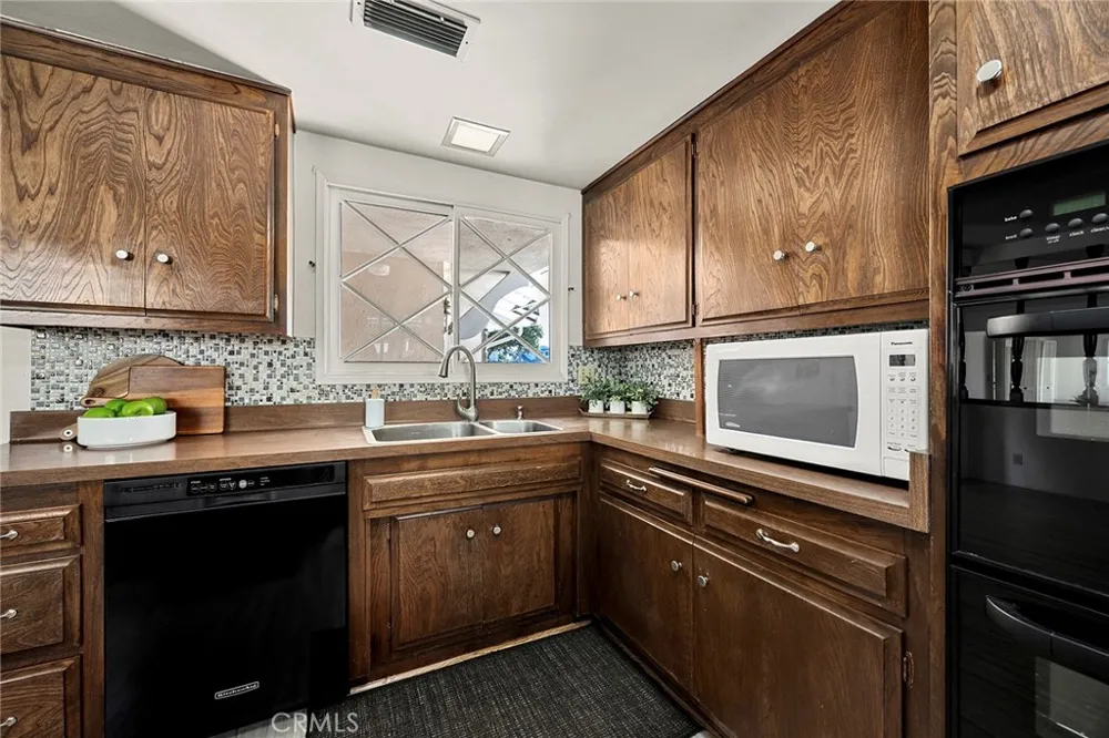 341 E Parkwood Ave La Habra, CA 90631