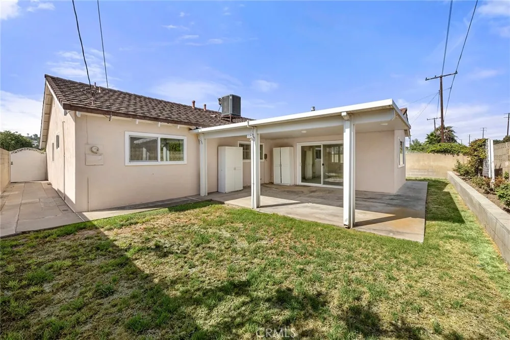 341 E Parkwood Ave La Habra, CA 90631