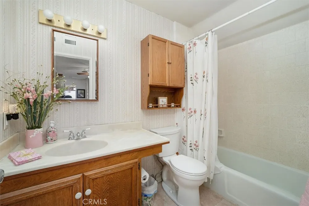 24020 Avenida Crescenta Valencia, CA 91355