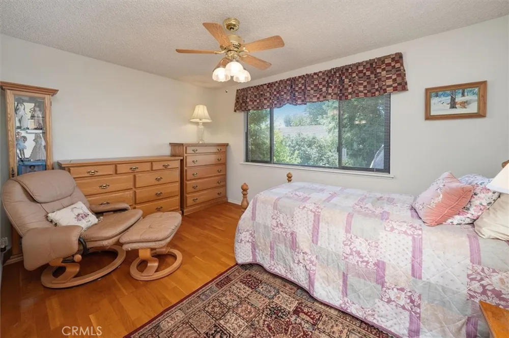 24020 Avenida Crescenta Valencia, CA 91355