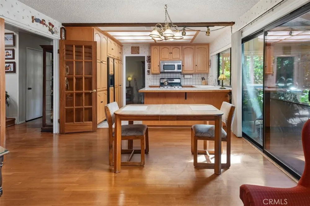 24020 Avenida Crescenta Valencia, CA 91355