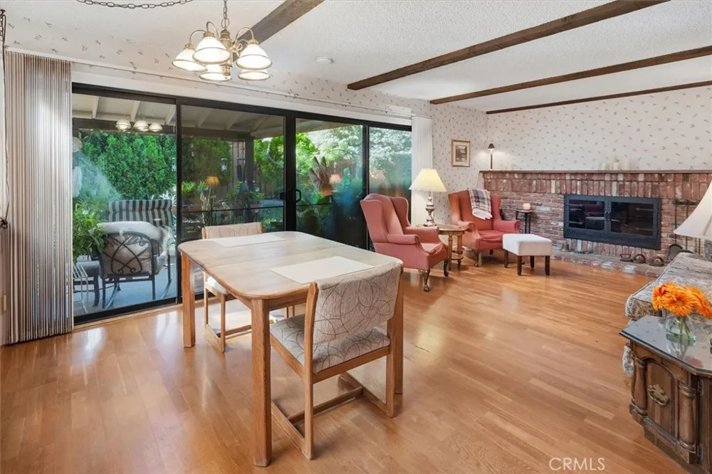 24020 Avenida Crescenta Valencia, CA 91355