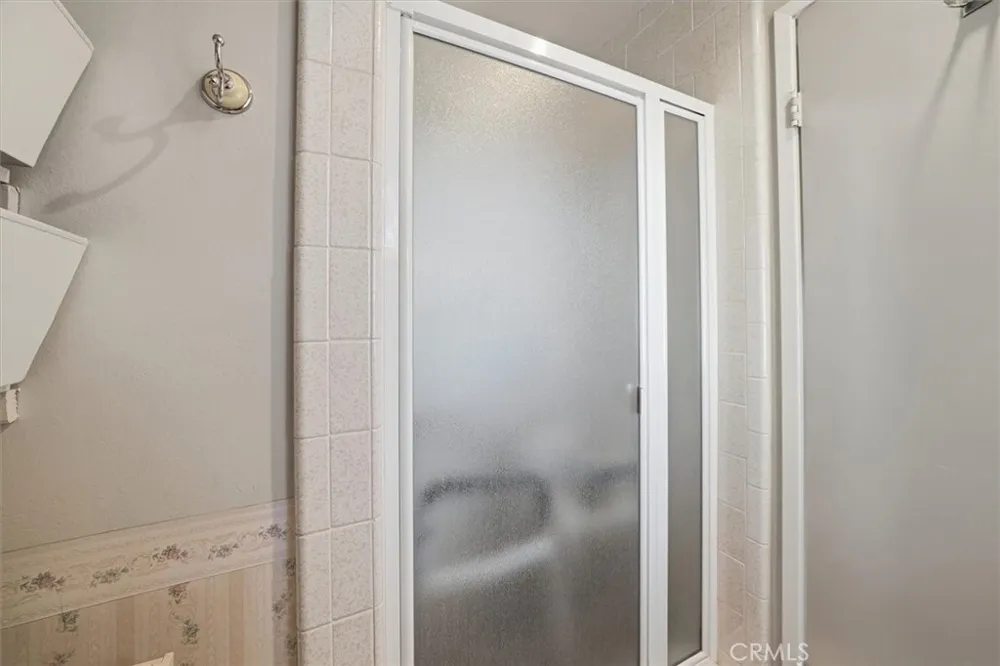 24020 Avenida Crescenta Valencia, CA 91355