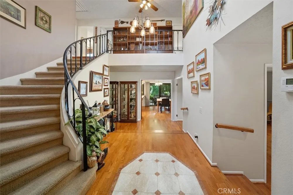 24020 Avenida Crescenta Valencia, CA 91355