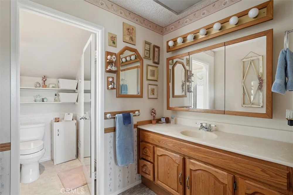 24020 Avenida Crescenta Valencia, CA 91355