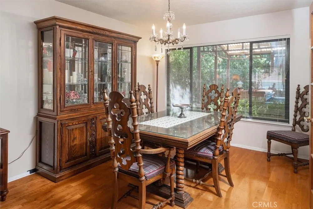 24020 Avenida Crescenta Valencia, CA 91355
