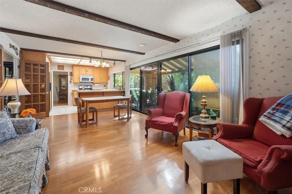24020 Avenida Crescenta Valencia, CA 91355