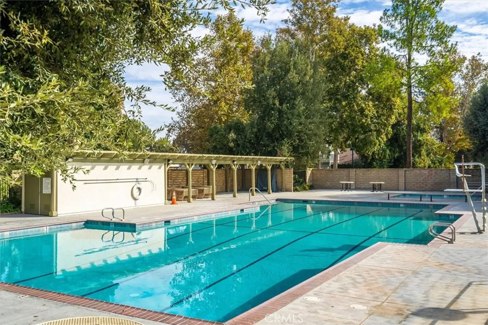 24020 Avenida Crescenta Valencia, CA 91355