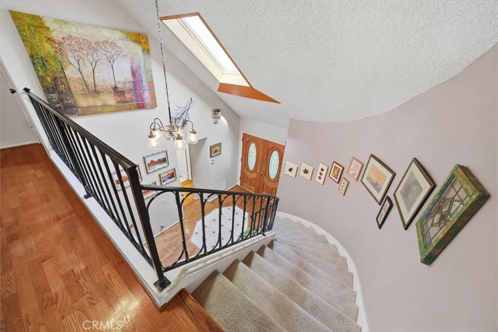 24020 Avenida Crescenta Valencia, CA 91355