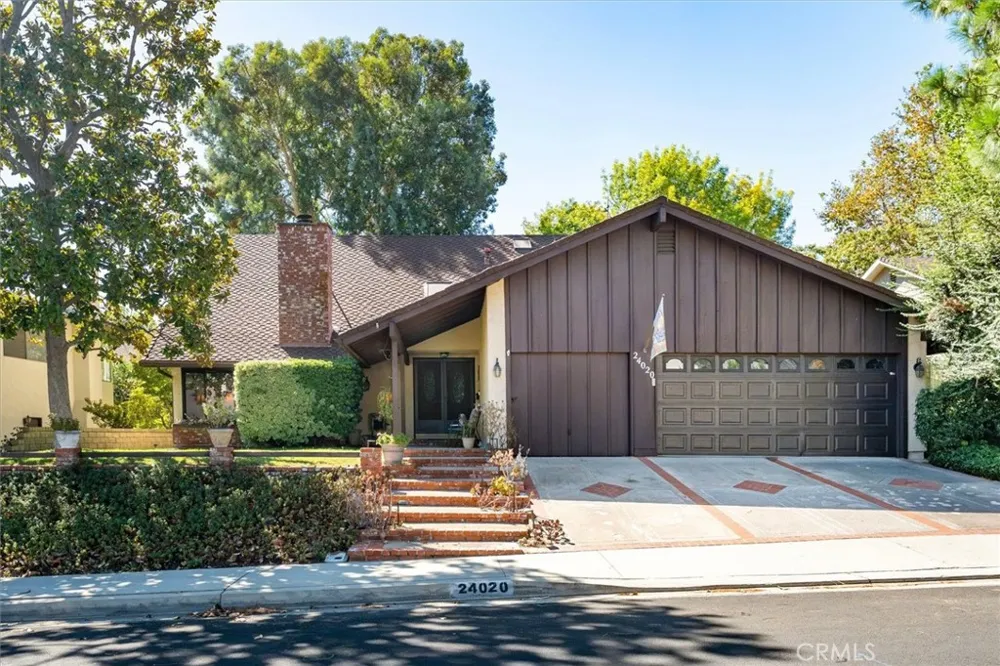 24020 Avenida Crescenta Valencia, CA 91355