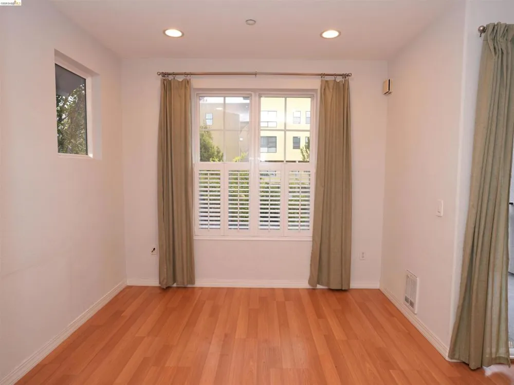 1121 40th Street #4202 Emeryville, CA 94608
