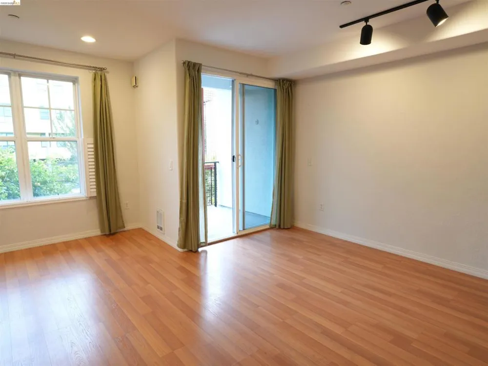 1121 40th Street #4202 Emeryville, CA 94608