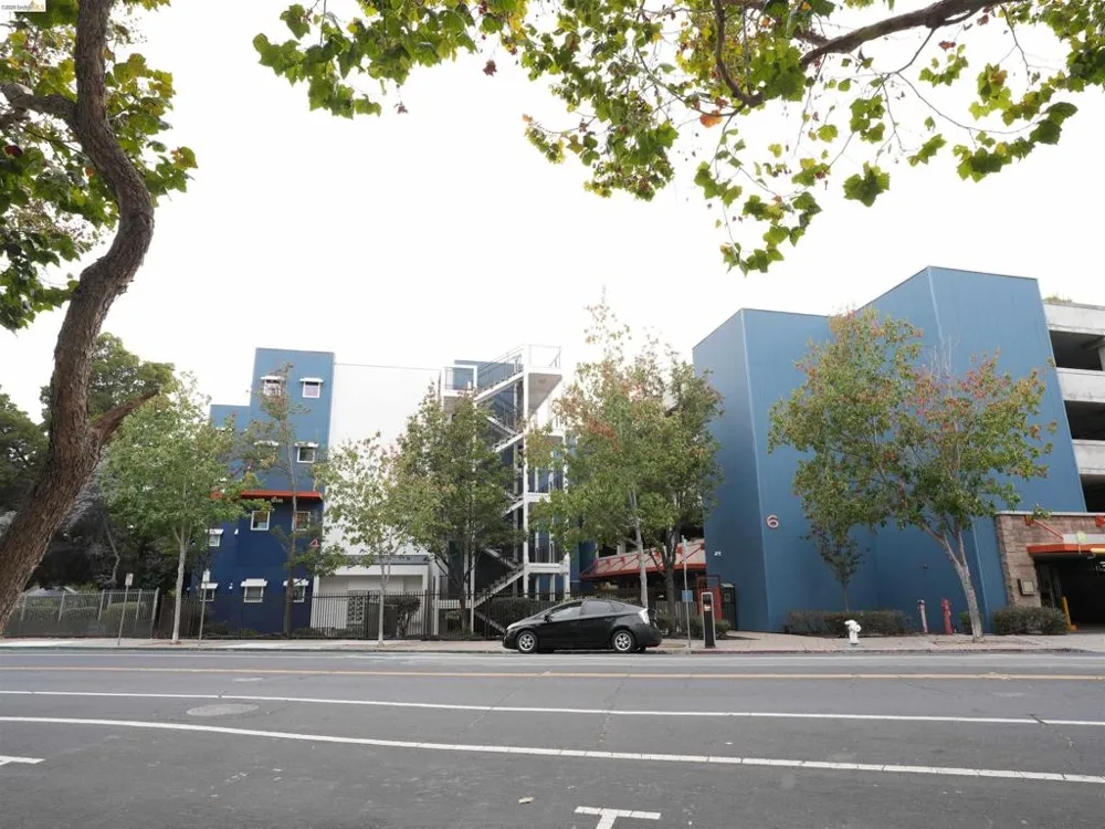 1121 40th Street #4202 Emeryville, CA 94608