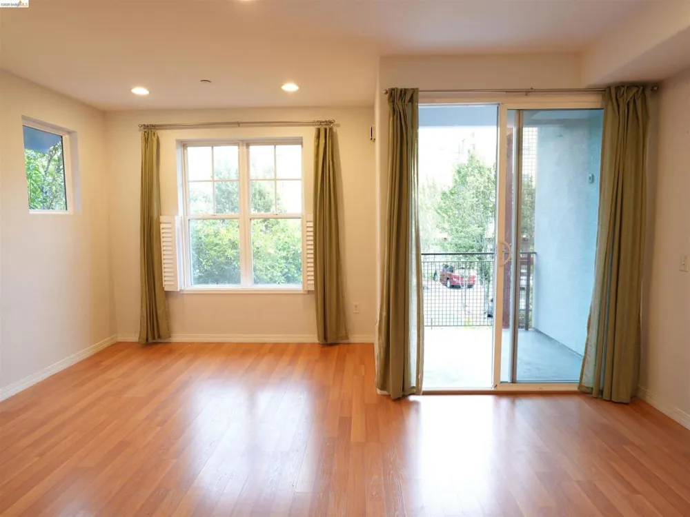 1121 40th Street #4202 Emeryville, CA 94608