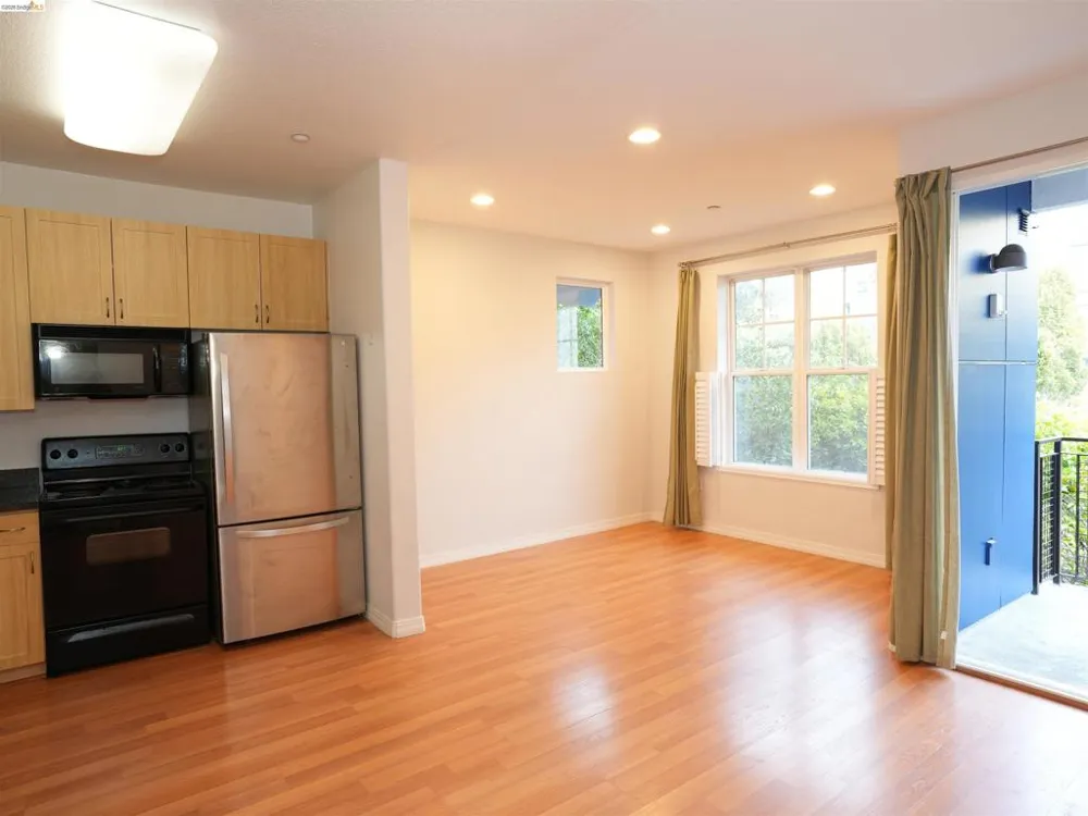 1121 40th Street #4202 Emeryville, CA 94608