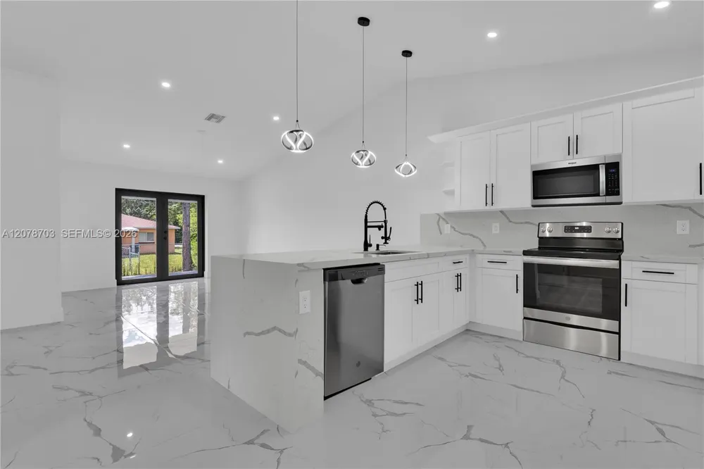 104 HIGHTOWER AVE S Lehigh Acres, FL 33973
