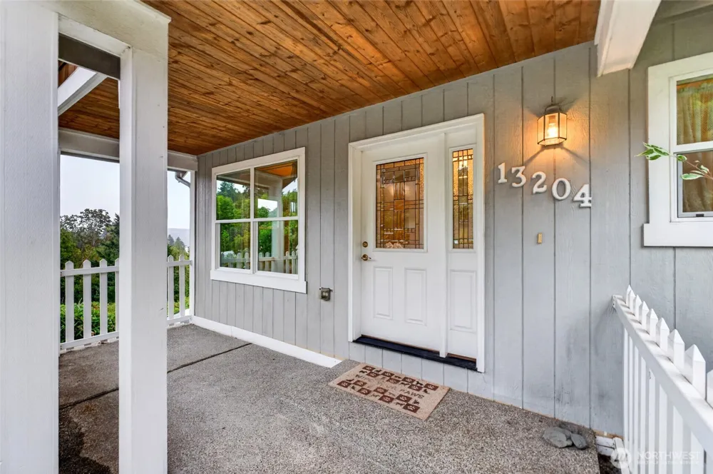 13204 Emerald Drive NW Gig Harbor, WA 98329