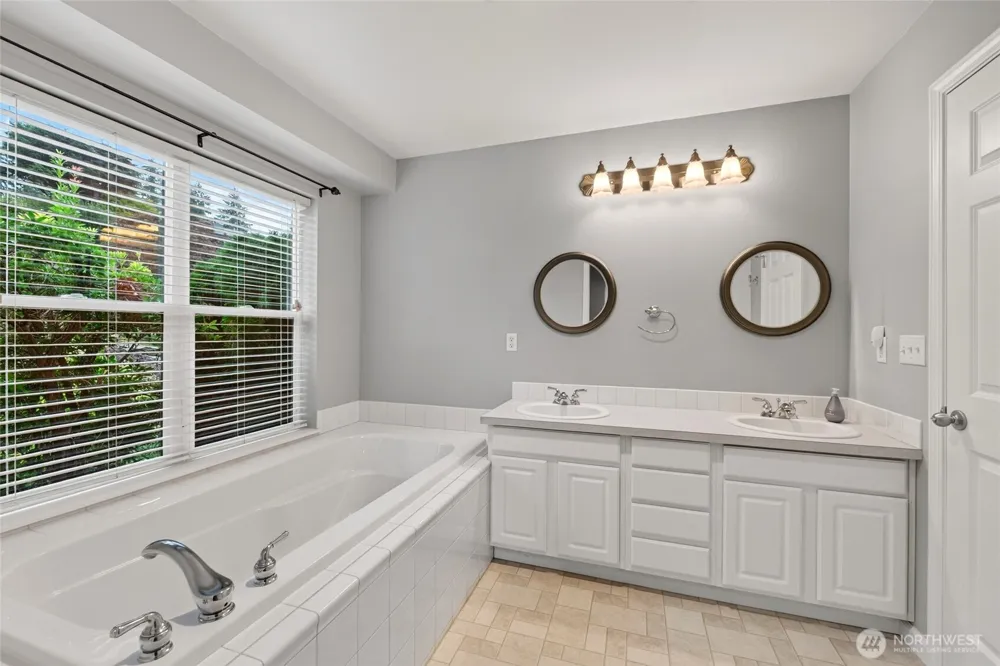 13204 Emerald Drive NW Gig Harbor, WA 98329