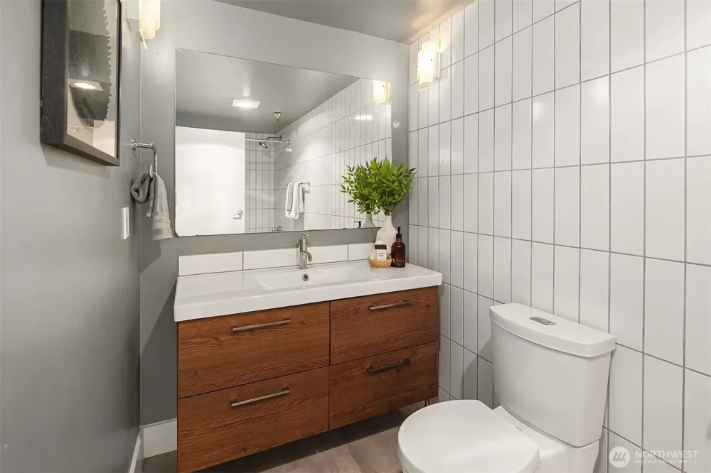 1507 Western Avenue #R201 Seattle, WA 98101