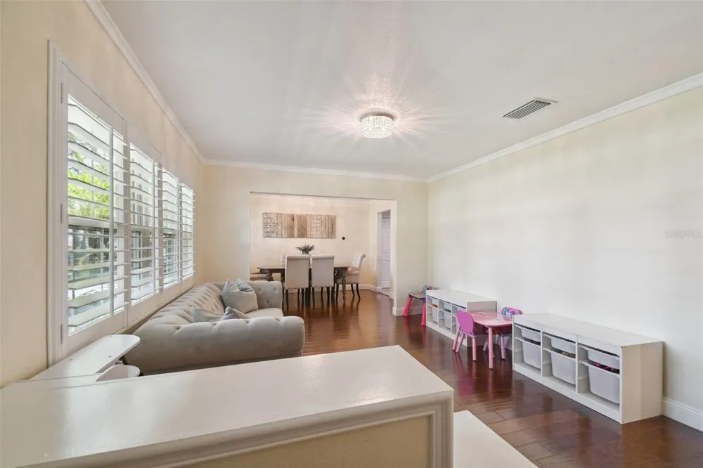 4802 W LONGFELLOW AVENUE Tampa, FL 33629