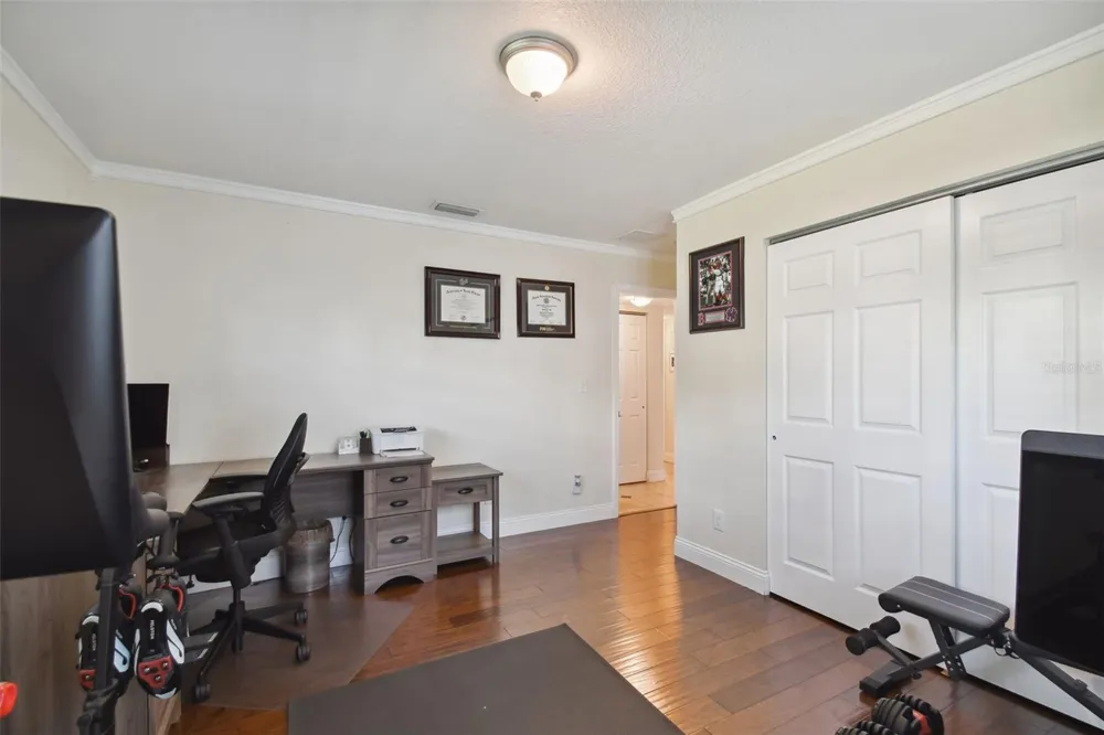 4802 W LONGFELLOW AVENUE Tampa, FL 33629