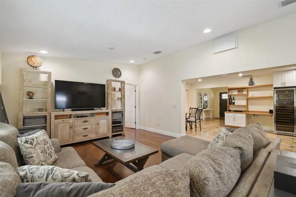 4802 W LONGFELLOW AVENUE Tampa, FL 33629