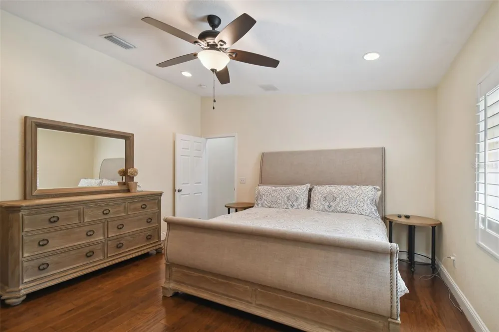 4802 W LONGFELLOW AVENUE Tampa, FL 33629