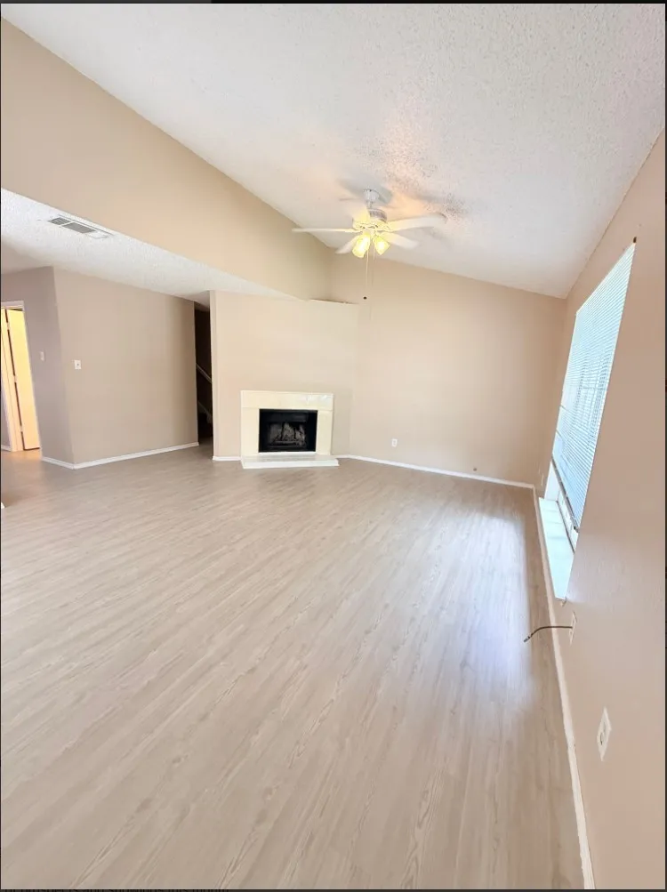 512 Rita Lane Arlington, TX 76014