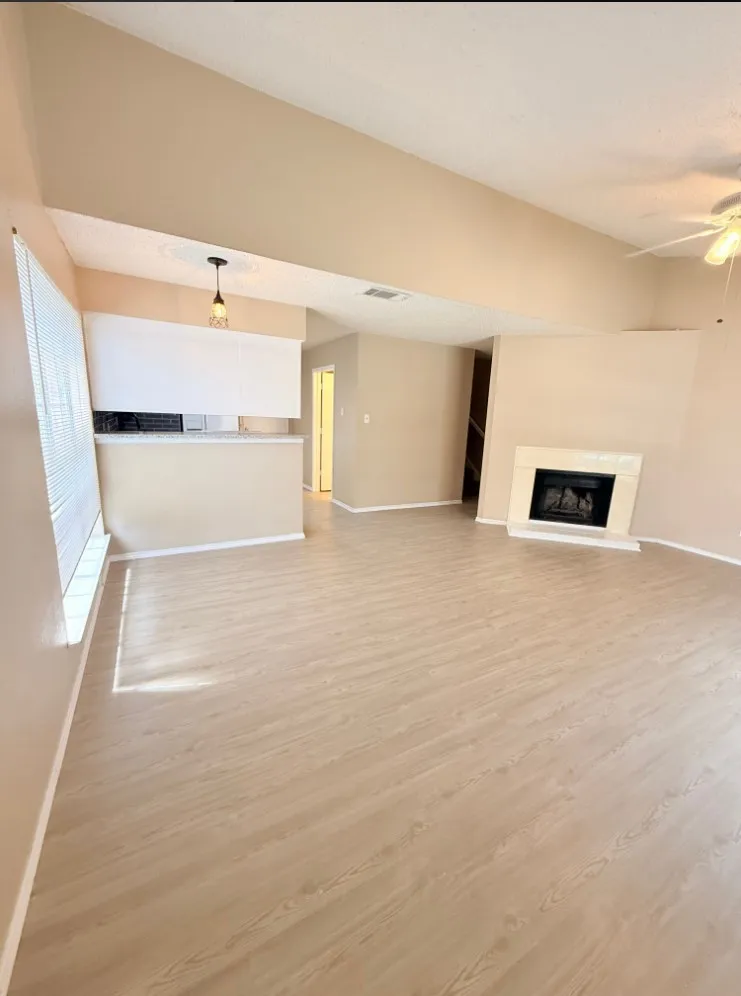 512 Rita Lane Arlington, TX 76014