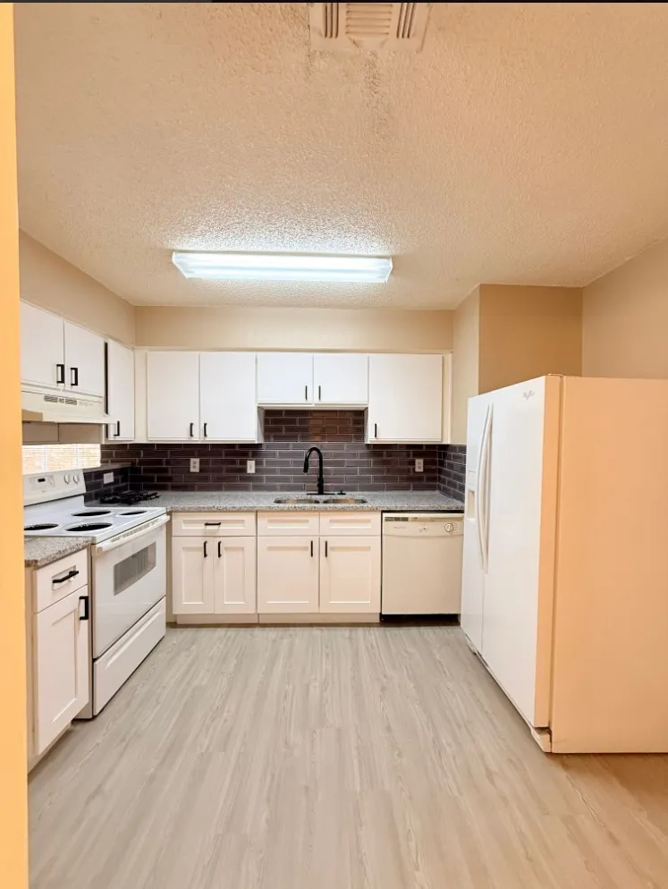 512 Rita Lane Arlington, TX 76014