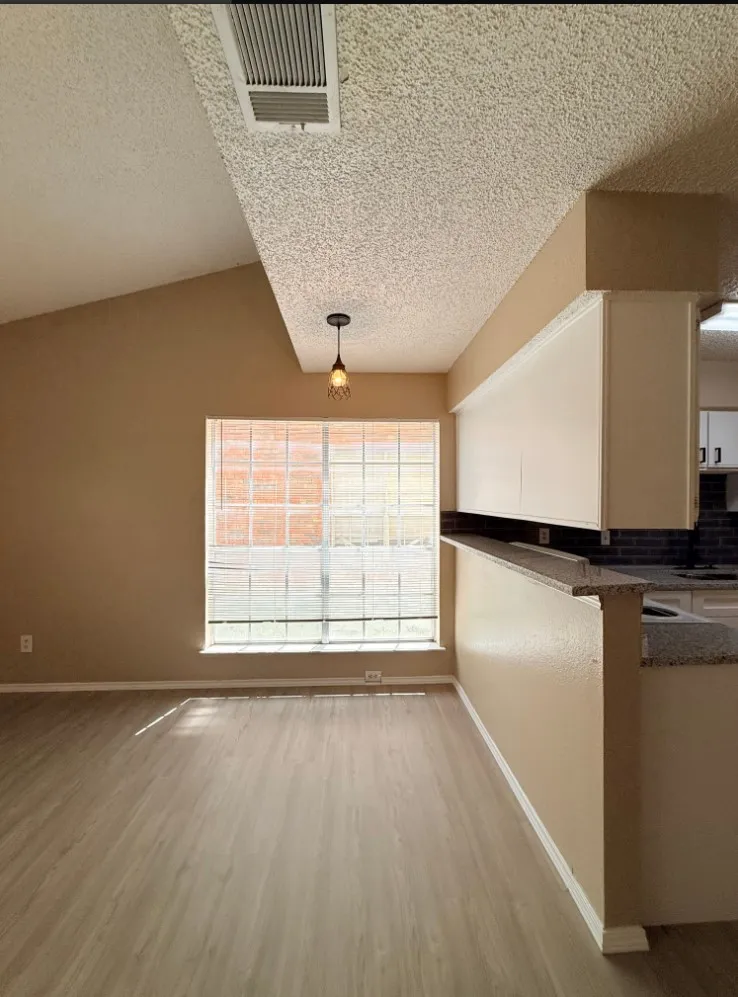 512 Rita Lane Arlington, TX 76014