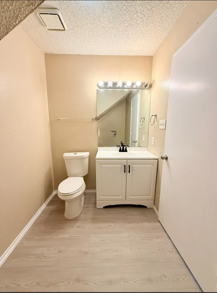 512 Rita Lane Arlington, TX 76014