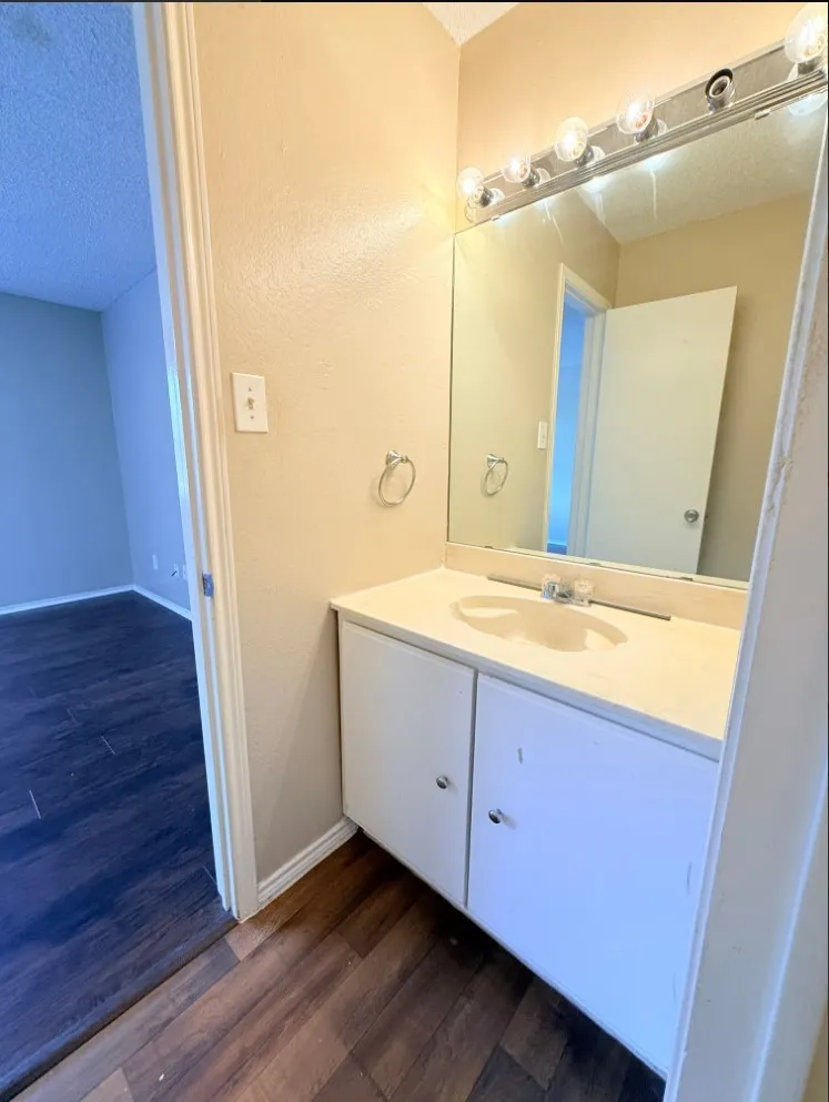 512 Rita Lane Arlington, TX 76014