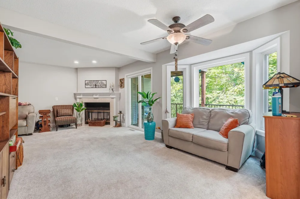 3676 Widgeon Way Eagan, MN 55123
