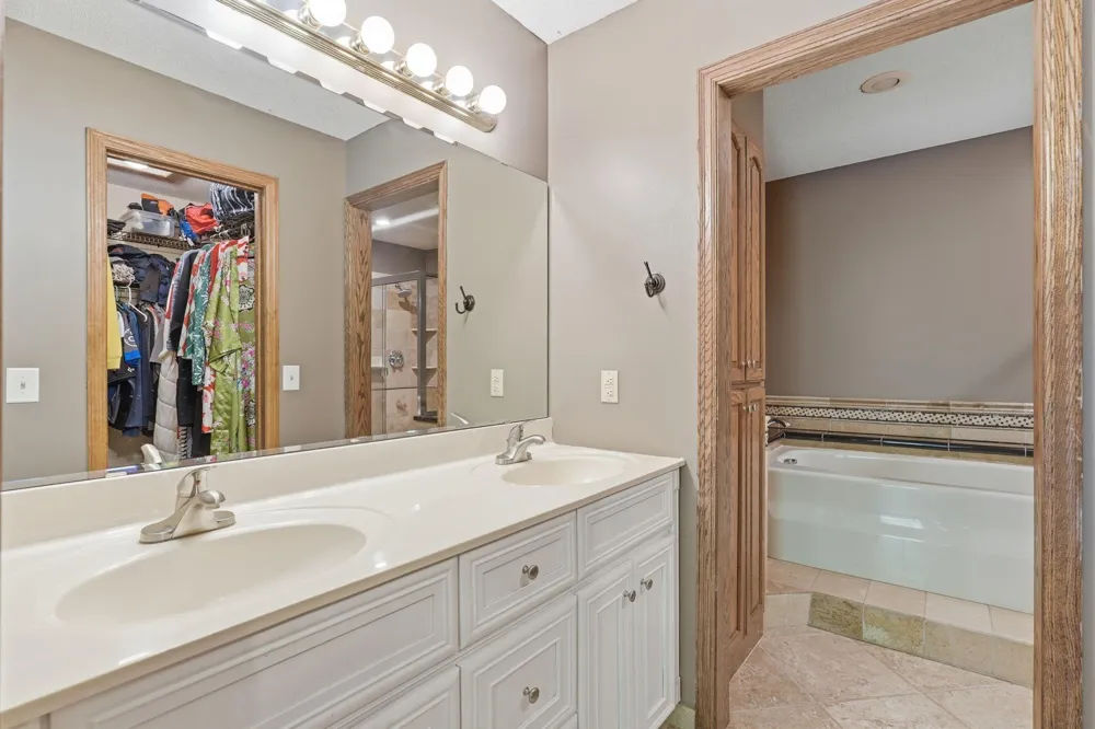 3676 Widgeon Way Eagan, MN 55123